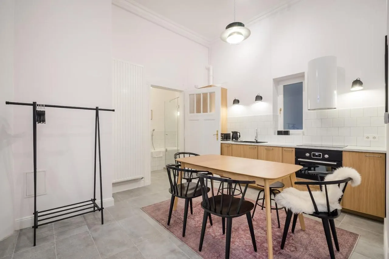 Bpr Scandi Home - Designer Apt At Kiraly Street With Ac Budapest Hungary
