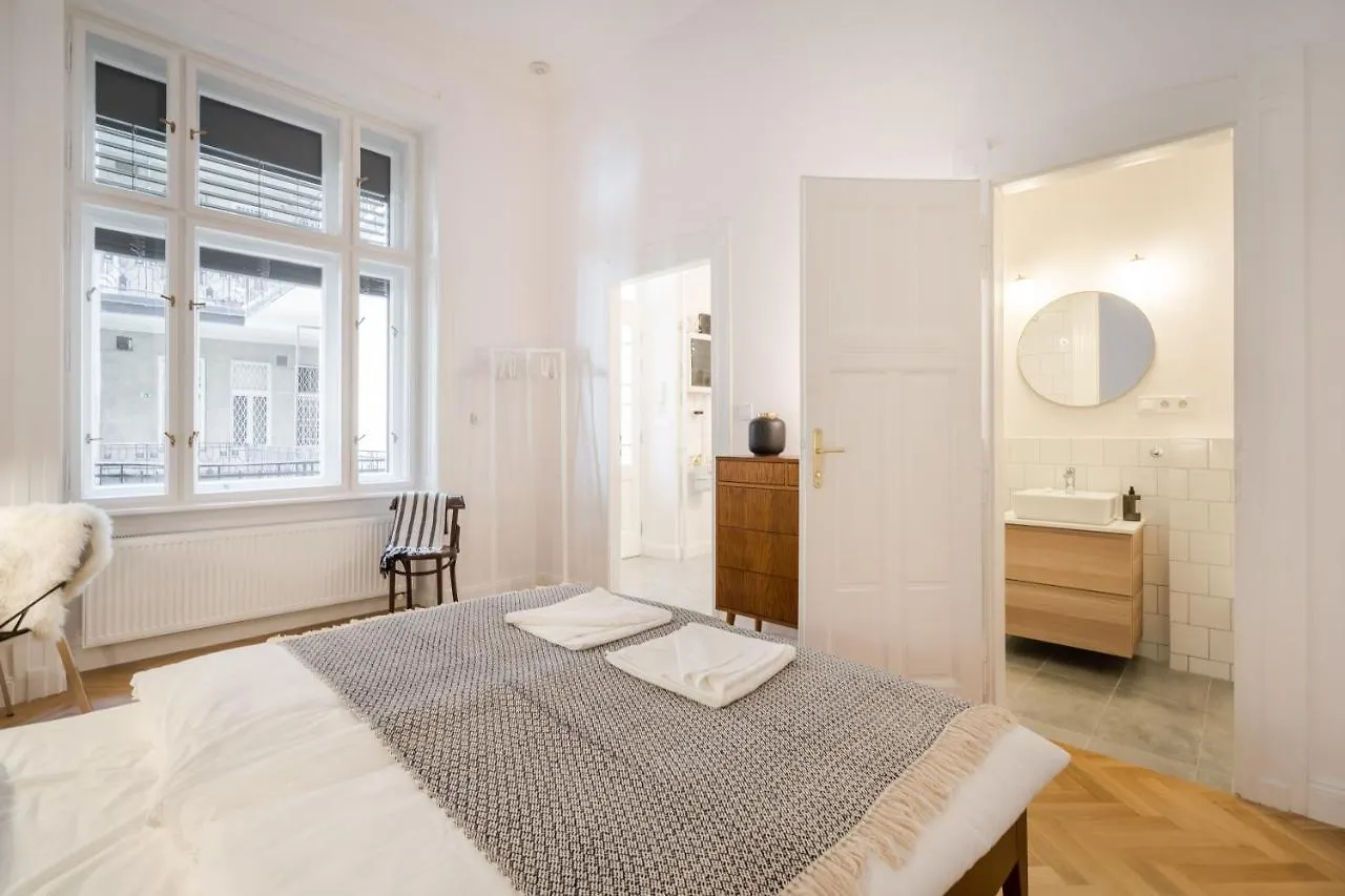 Apartment Bpr Scandi Home - Designer Apt At Kiraly Street With Ac Budapest