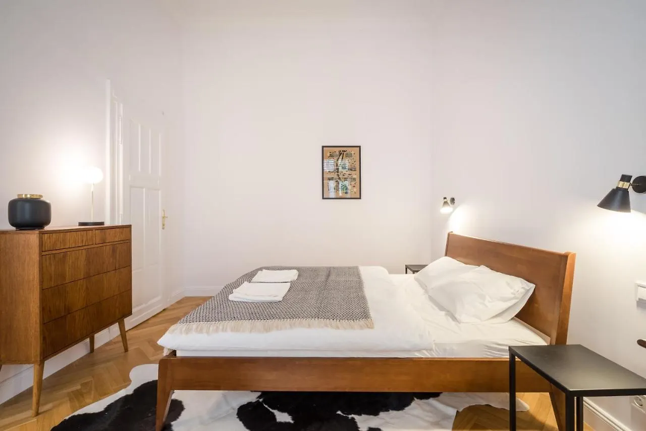 Bpr Scandi Home - Designer Apt At Kiraly Street With Ac Budapest Apartment